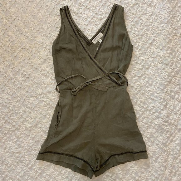 cloth & stone Pants - Anthropologie / cloth & stone olive green romper